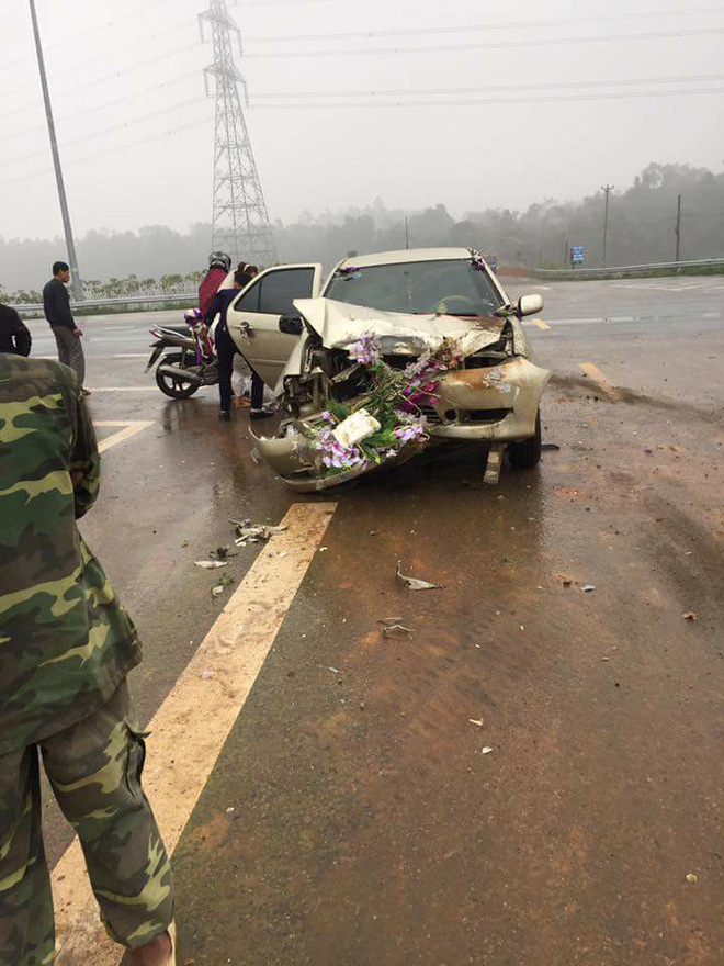 phu tho xe cuoi gap tai nan bep dum dau khi dang dua co dau ve nha chong