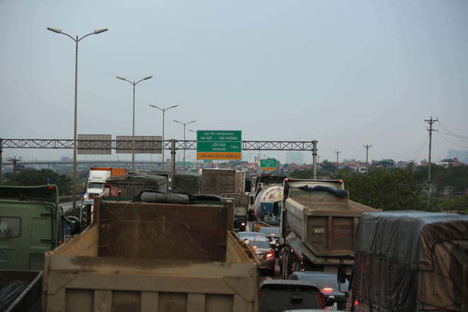 ha noi nguoi dan tiep tuc ve que nghi tet duong lich duong cao toc quoc lo 5 un tac keo dai hang km