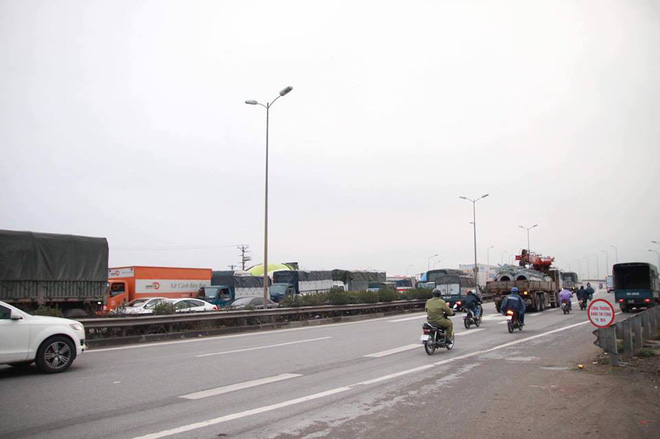 ha noi nguoi dan tiep tuc ve que nghi tet duong lich duong cao toc quoc lo 5 un tac keo dai hang km