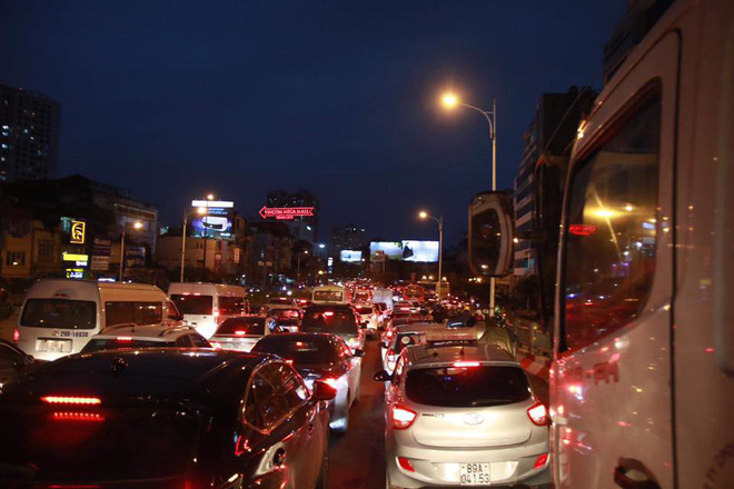 ha noi nguoi dan tiep tuc ve que nghi tet duong lich duong cao toc quoc lo 5 un tac keo dai hang km