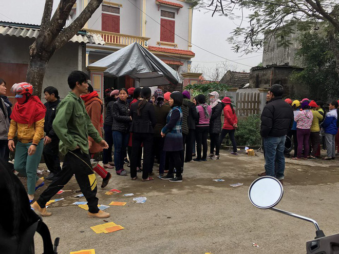 vu chong sat hai vo va 2 con gai toi rung roi chan tay khi thay mat 2 chau be van mo