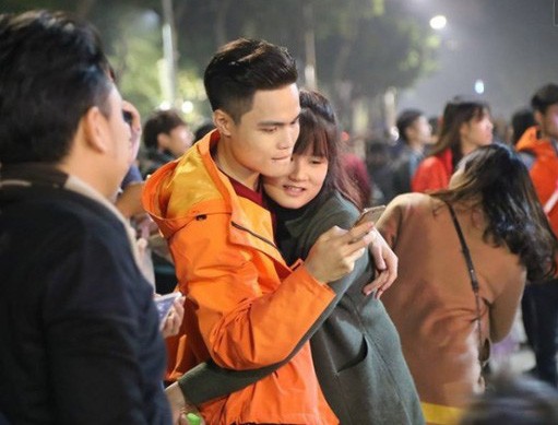 them khi lanh nguoi dan thu do don tet duong lich trong gia ret