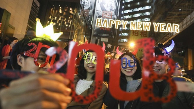 the gioi ruc ro chao don nam moi 2018 chau au siet chat an ninh tai nhung diem nong