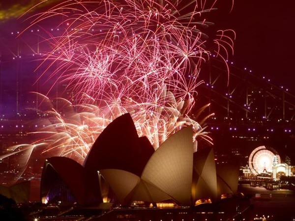 the gioi ruc ro chao don nam moi 2018 chau au siet chat an ninh tai nhung diem nong