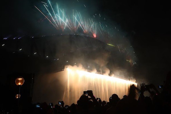 the gioi ruc ro chao don nam moi 2018 chau au siet chat an ninh tai nhung diem nong