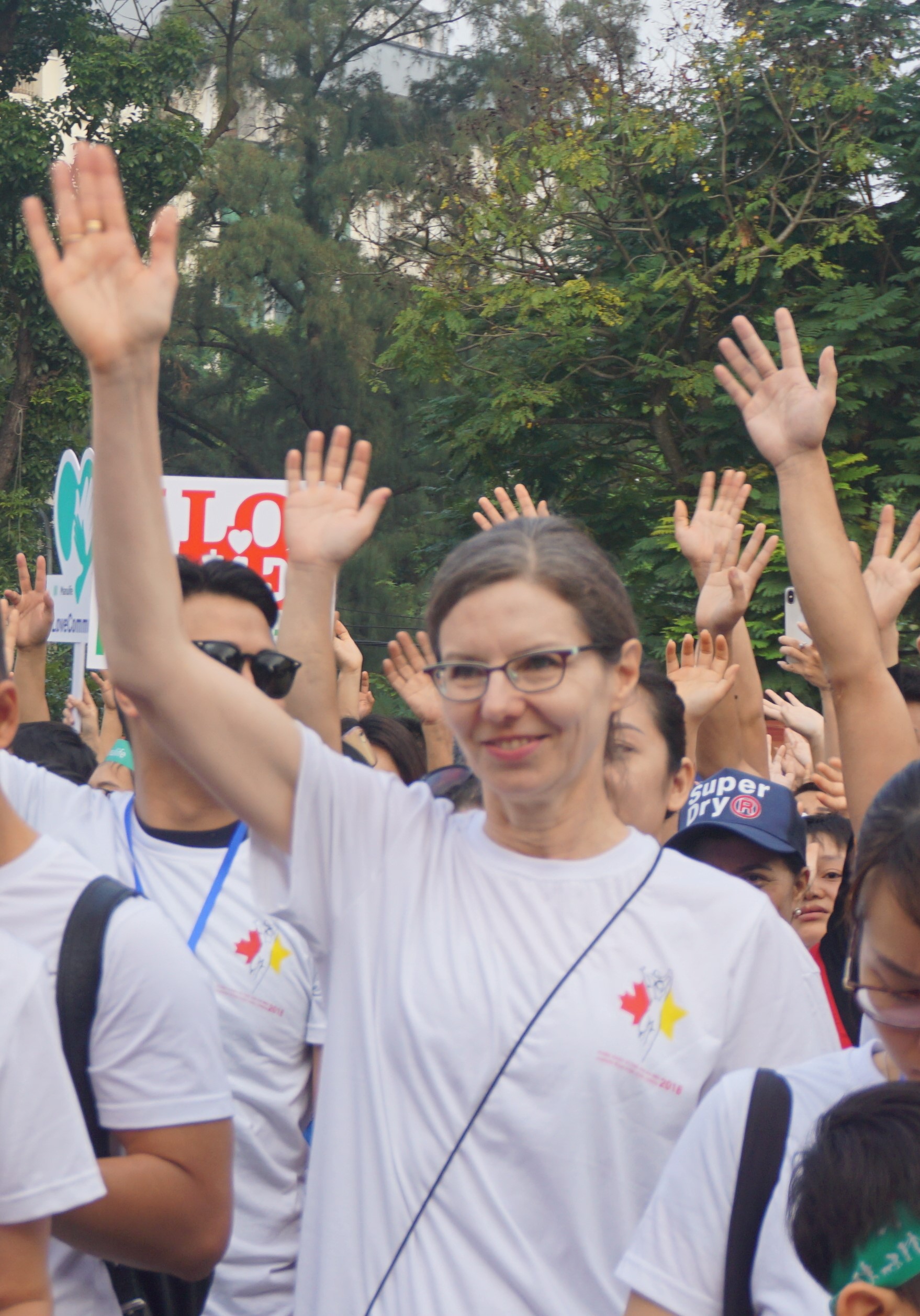 dai su canada deborah paul toi duoc tiep them nang luong tu hanoi run for children