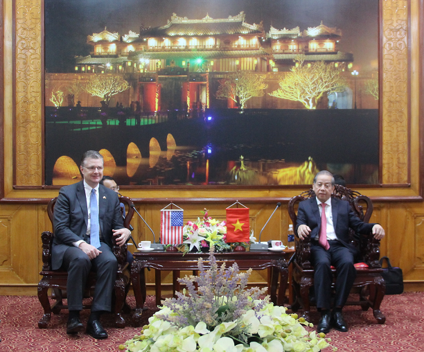 dai su daniel j kritenbrink my muon tro thanh doi tac trong phuc hoi cac di tich cua co do hue