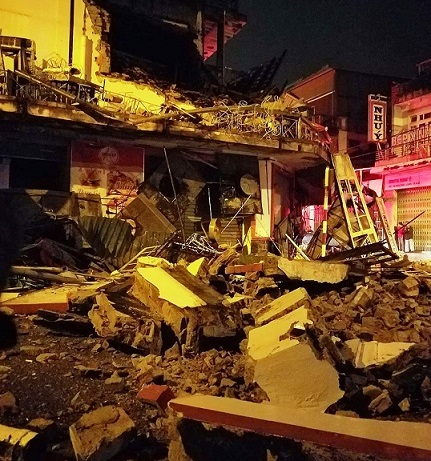 hue ngoi nha 2 tang sap do trong dem mua gio khien ca khu pho hoan loan