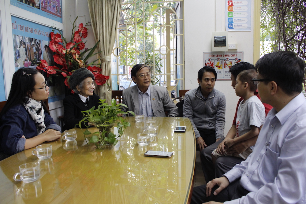 hon 11 trieu dong den voi em be lao mac benh ung thu hach