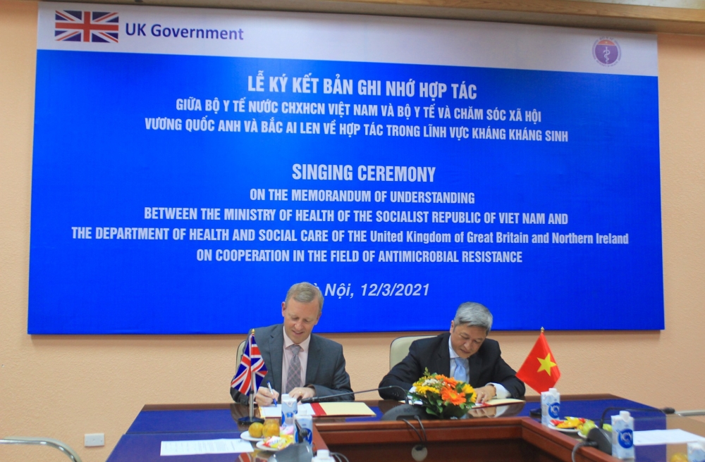 Việt Nam và vương quốc Anh cùng hành động chống 