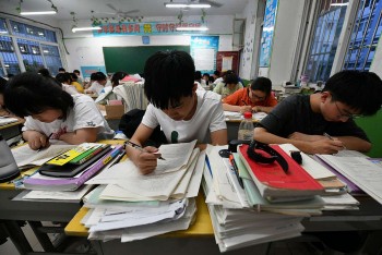 Trung Quốc lên kế hoạch giảm tải cho học sinh tiểu học và trung học cơ sở