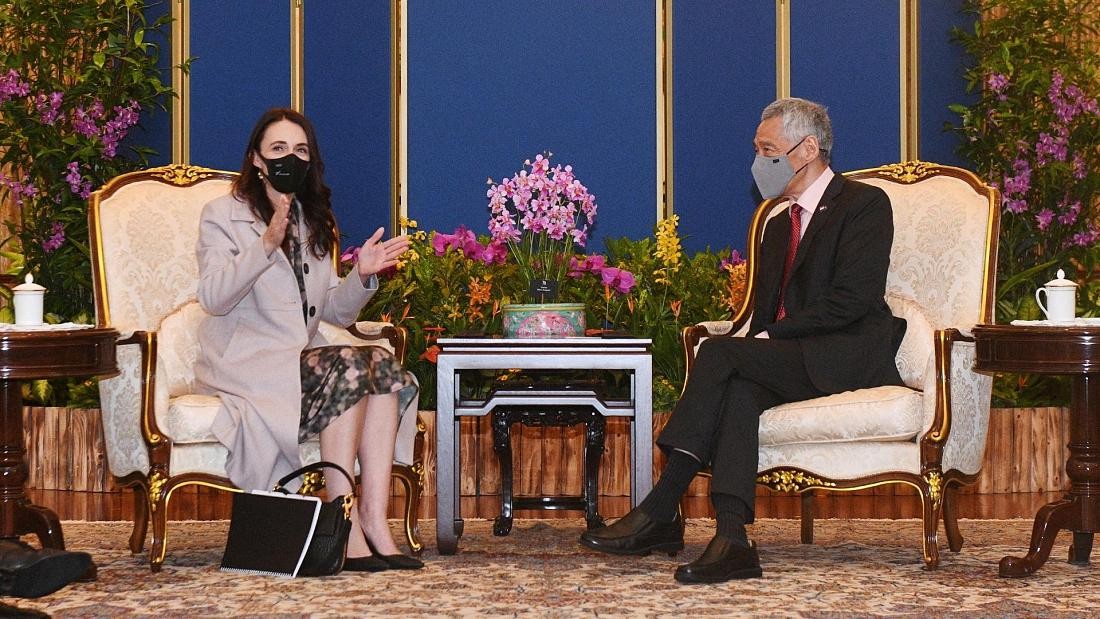Thủ tướng New Zealand Jacinda Ardern và Thủ tướng Singapore Lý Hiển Long. Ảnh:   THEN CHIH WEY / POOL / AFP
