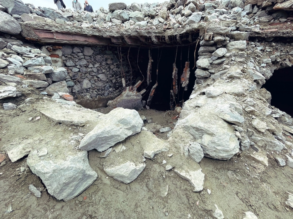 Dấu tích của một ngôi nhà bị phá hủy. Ảnh: Luisa Azzolini