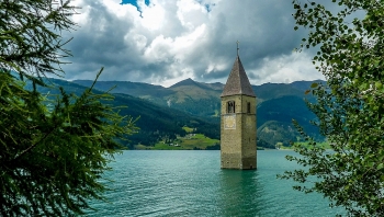 Video: Ngôi làng ở Italia đã biến mất hơn 70 năm trước đột nhiên 'ngoi' lên từ đáy lòng hồ