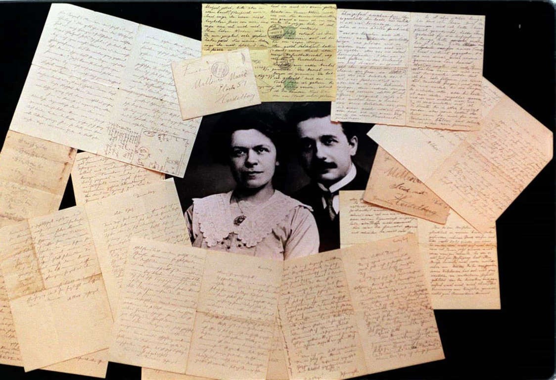 Bút tích của Einstein qua những bức thư ông gửi cho vợ mình. Ảnh: Getty Images