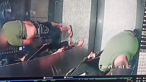 Người đàn ông ngang nhiên tiểu tiện trong thang máy chung cư ở TP. Hồ Chí Minh