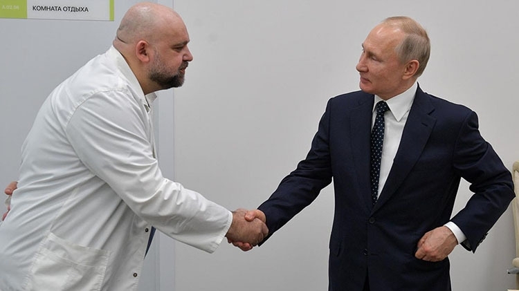 bac si nhiem covid 19 tung tiep xuc gan voi tt putin