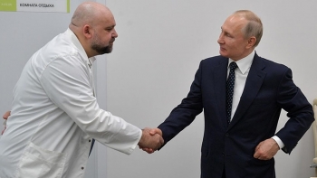 bac si nhiem covid 19 tung tiep xuc gan voi tt putin