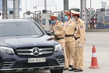 Những loại giấy tờ người đi xe máy và tài xế ô tô tham gia giao thông cần mang theo