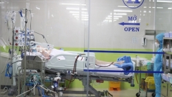 Bệnh nhân phi công Anh lọc máu trở lại, nhiễm loại vi khuẩn khó điều trị