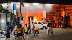 Tin tức trong ngày 28/5 mới nhất: Bị ô tô đâm đổ, cây xăng ở Hà Nội bốc cháy