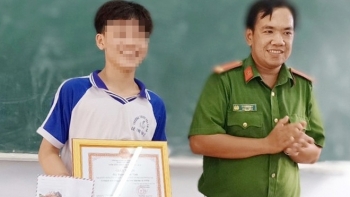 tin tuc trong ngay 315 moi nhat nam sinh lop 8 bat trom duoc cong an khen thuong