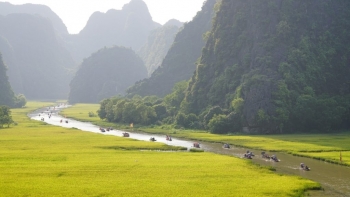 kham pha trang an chinh phuc lung cu va loat trai nghiem o viet nam khien khach tay an tuong
