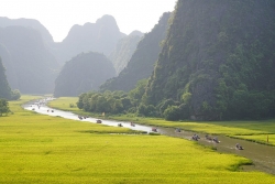 Khám phá Tràng An, chinh phục Lũng Cú và loạt trải nghiệm ở Việt Nam khiến khách Tây ấn tượng