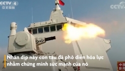 Video: Chiến hạm mạnh nhất Trung Quốc phô diễn hỏa lực