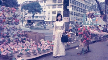 Ảnh màu hiếm về chợ hoa ngày Tết ở Sài Gòn những năm 60