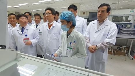 du hoc sinh tu vu han ve nhap vien o ha noi nghi nhiem virus corona