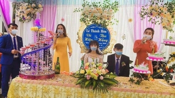 Hình ảnh đám cưới giữa mùa dịch virus corona gây chú ý trên mạng xã hội