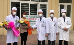 loat nghe sy viet huy so dong cua san khau kich vi virus corona