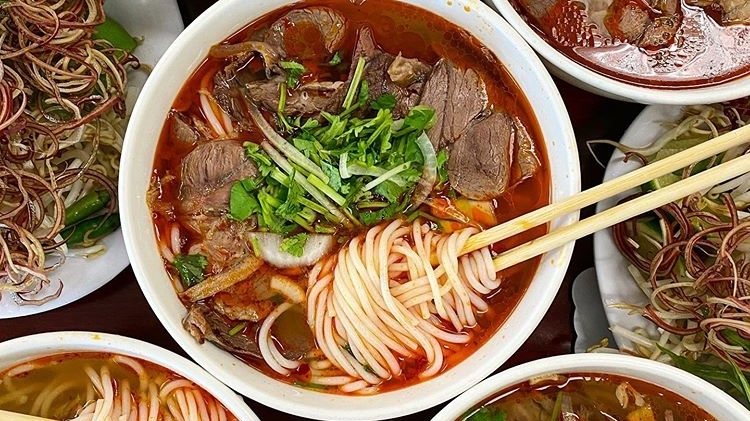 cong thuc nau bun bo hue cho bua sang tai nha vua sach vua ngon