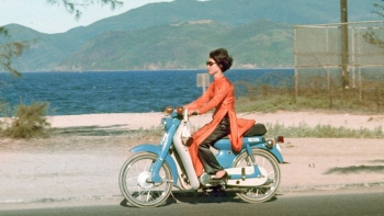 deo kinh den di honda cub chum anh dep ve con nguoi viet nam nam 1969