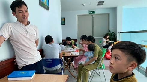 Em nhập viện cấp cứu, anh trai 13 tuổi đạp xe từ Sơn La xuống Hà Nội thăm