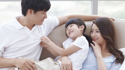 "Con thương ai nhất trong nhà?"