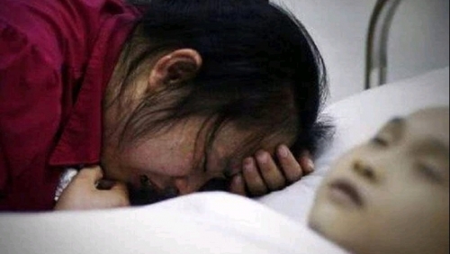 Học thêm quá nhiều, bé 8 tuổi tử vong