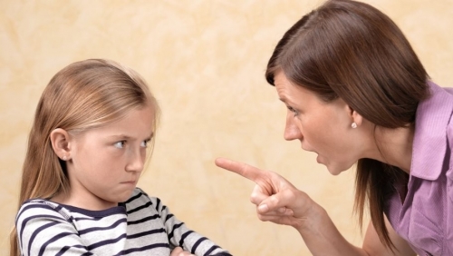 Vì sao con cãi cha mẹ?