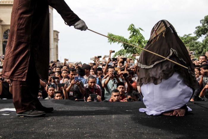 brunei hoan luat nem da den chet nguoi quan he dong tinh sau khi bi quoc te len an gay gat