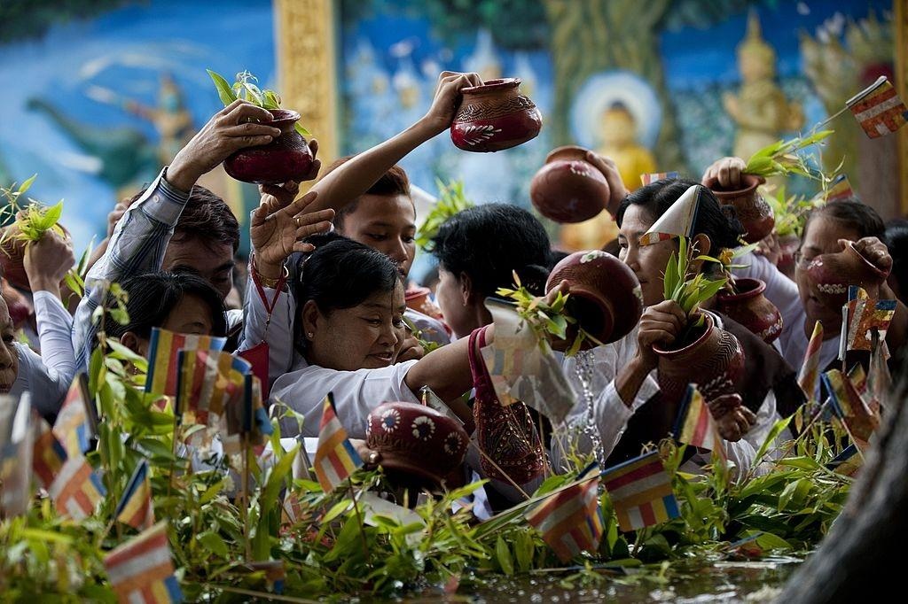 sac mau huyen bi trong nhung buc anh mung dai le vesak o cac quoc gia phat giao