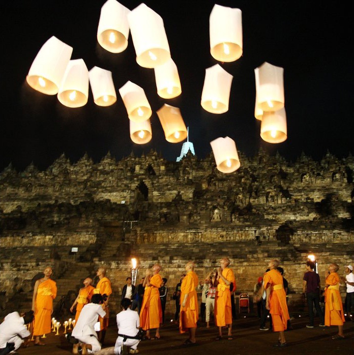 sac mau huyen bi trong nhung buc anh mung dai le vesak o cac quoc gia phat giao