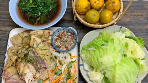Món ngon dễ làm: Gà hấp muối, sả, lá chanh