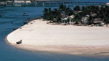 Ngắm Lăng Cô - vịnh đẹp nhất thế giới trong loạt ảnh cũ năm 1991-1992