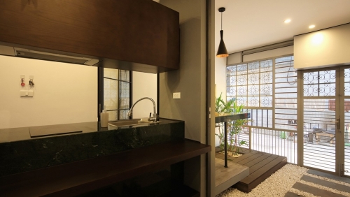 Nhà tập thể cơi nới trông như phòng khách sạn sau khi sửa