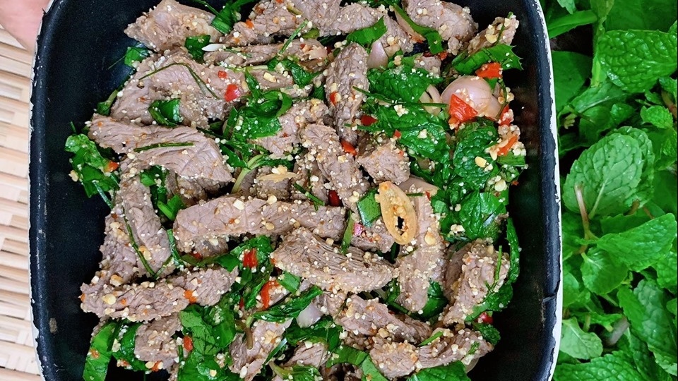 Món ngon dễ làm: Thịt bò Lạp Thái lạ miệng lai rai ngày mưa