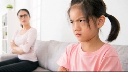 Trẻ bị bố mẹ kìm nén cơn giận, về sau dễ có tính cách bất thường