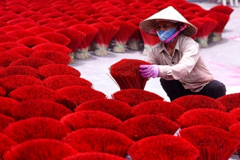 Làng nghề hơn 100 năm làm tăm hương ở Hà Nội