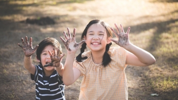"Mặt tối" của những đứa trẻ ngoan, luôn vâng lời và làm hài lòng cả thế giới