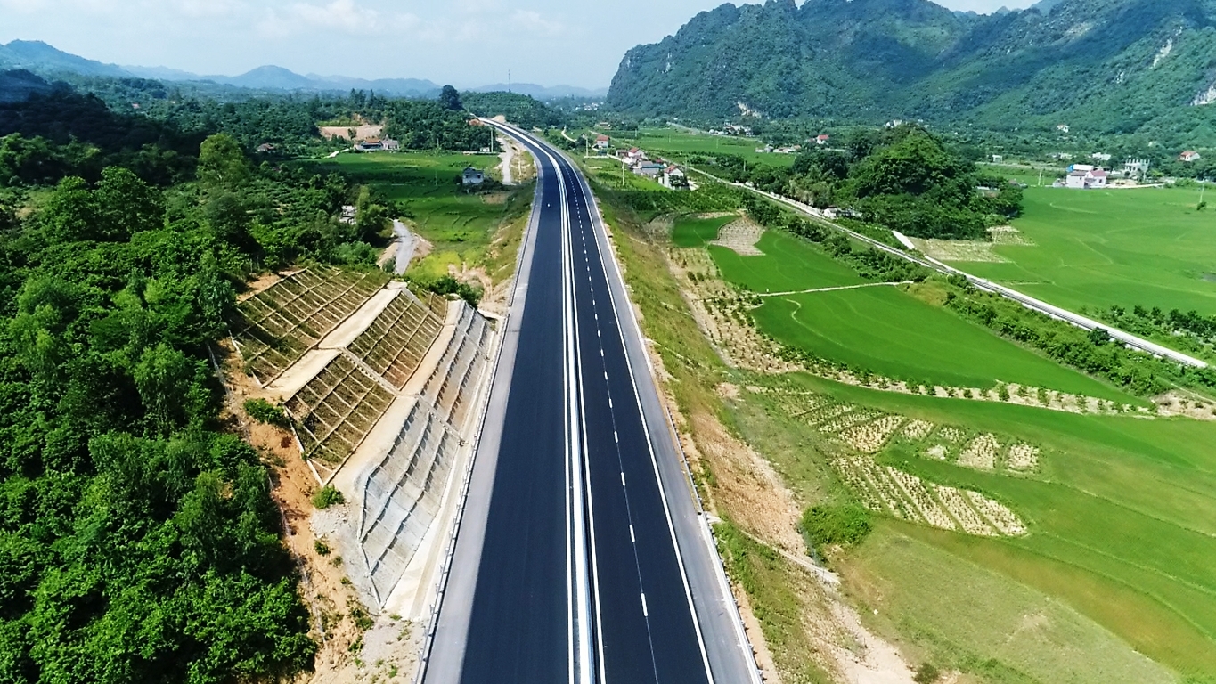 tu ha noi di lang son chi mat 2 tieng nho cao toc 12000 ty dong